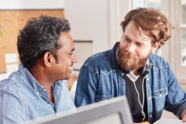 Discussions pendant la formation en anglais pour le service clientèle à Malte